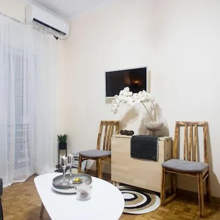 A Pleasant Near To Acropoli 1b Apartment