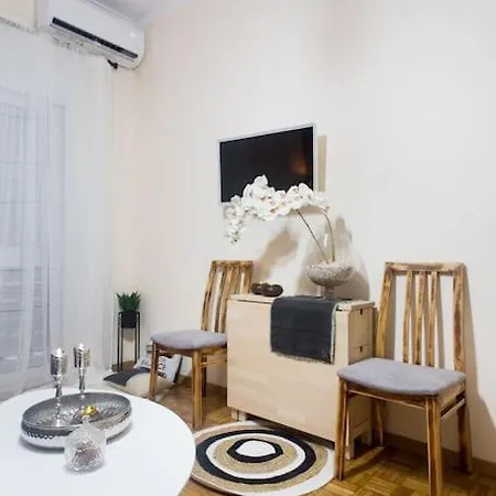 A Pleasant Near To Acropoli 1b