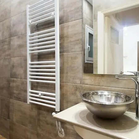 A Pleasant Near To Acropoli 1b Apartment *