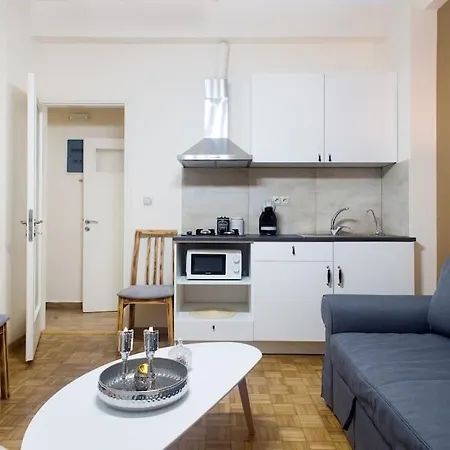 A Pleasant Near To Acropoli 1b